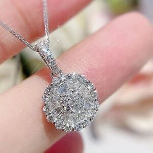 💗Petite Cz Diamond Floral Halo Circle Pendant Necklace